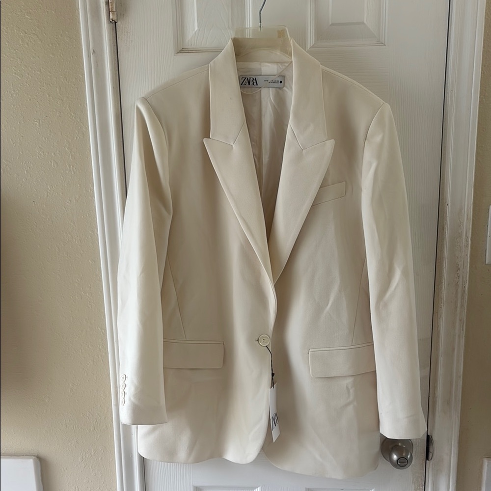 Zara Cream fully lined Blazer. NWT